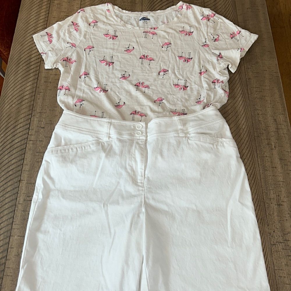 COMFYStretch Touring 🏖️🏰🌆 Shorts🩳 Shell 🐚 White w/ Flamingo🦩Tee for Free!
